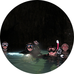 貴重な鍾乳洞を体感 辺戸岬ファンダイブで神秘の洞窟体験 辺戸岬遠征ファンダイビング 沖縄慶良間体験ダイビングはアルファダイブ